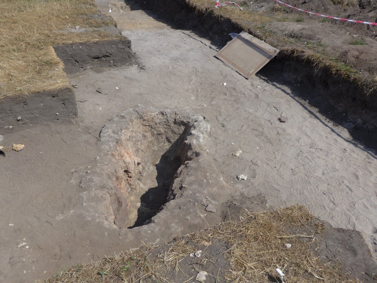 Durotrigesdig's tweet photo. Good to see this cheeky little #RomanoBritish kiln at the edge of the #Medieval site @place_project too - viva la #Durotriges ! https://t.co/jVTaWSg8sl