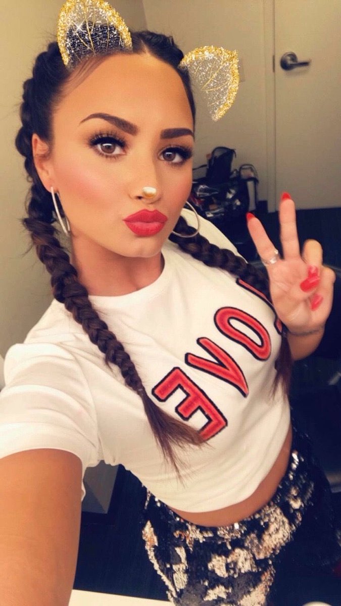 Kisses bitches. 😘🐱