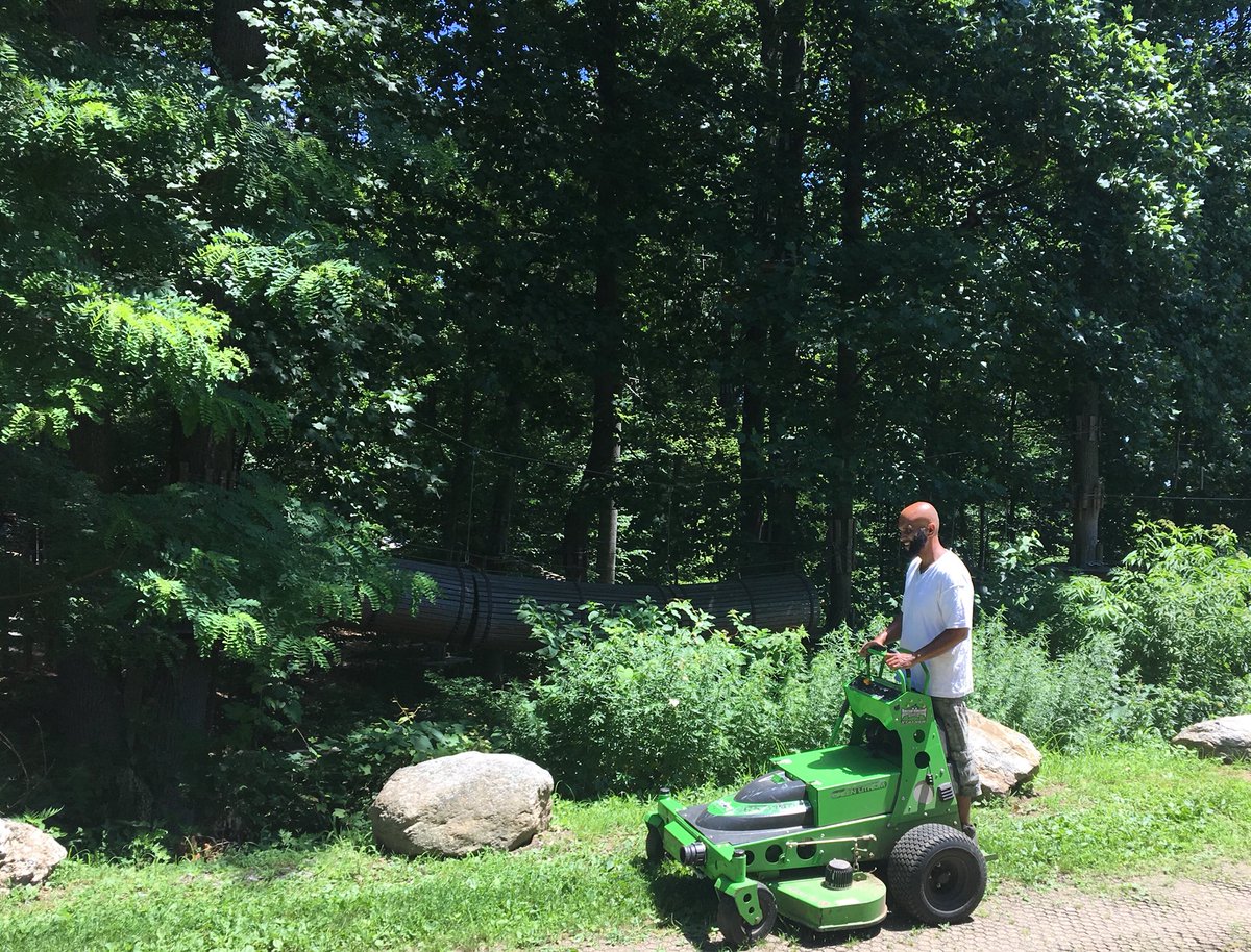 CT_AdvPark's tweet photo. We are so pleased that the Discovery Campus' grounds are now being serviced by MowGreen using solar charged battery operated equipment. Clean &amp; Serene, No Gasoline! 🌎🌏🌍 https://t.co/HpUEJrfSRo