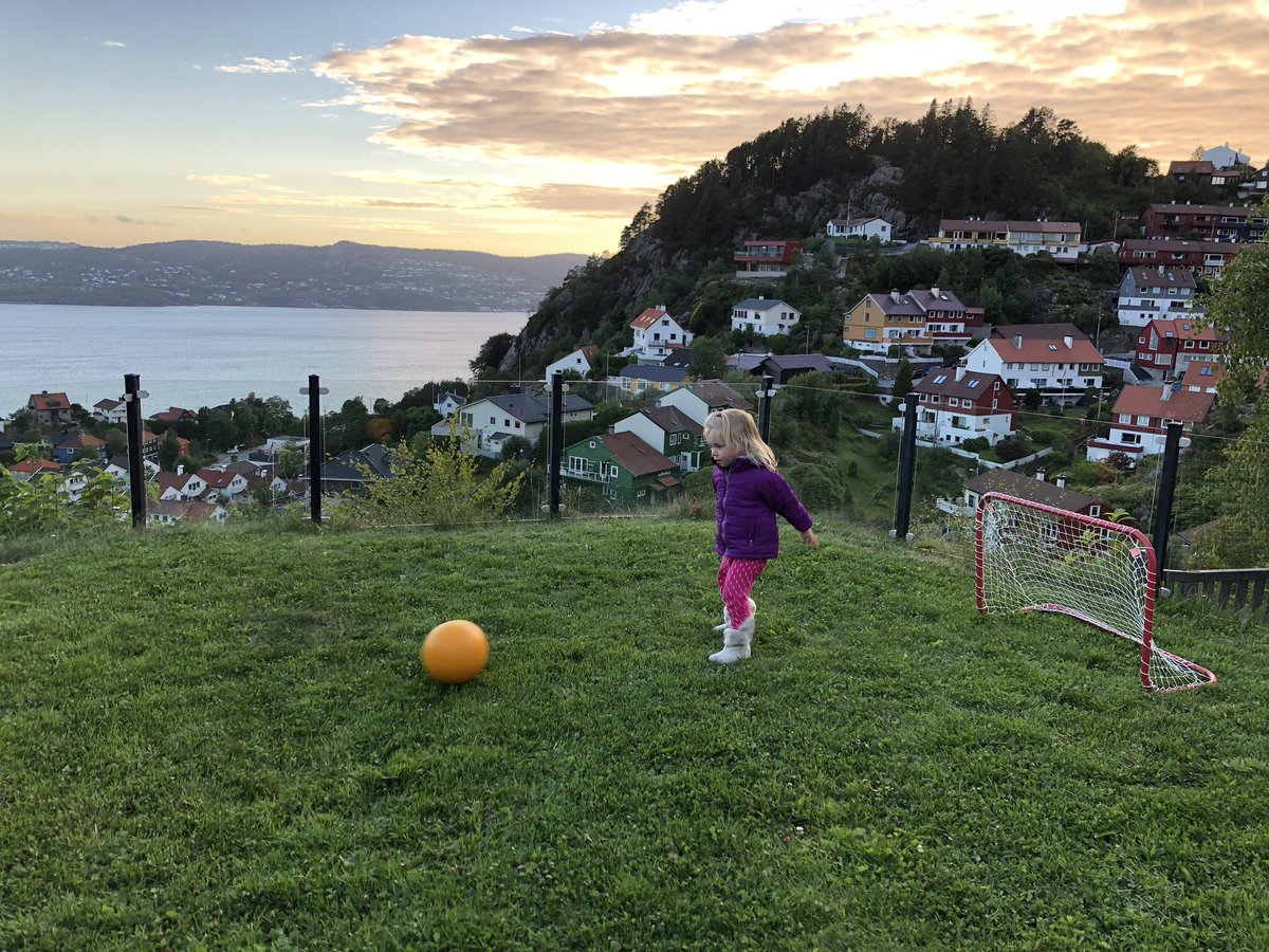 UnsettleDown's tweet image. We’re on the road again!

This time we stared in #Bergen #Norway and will make our way south as the #summer cools off. 

Thanks to another stellar @Airbnb, this is our view this week. Stay tuned to our @instagram (@UnsettleDown) for more #unsettledown updates!!