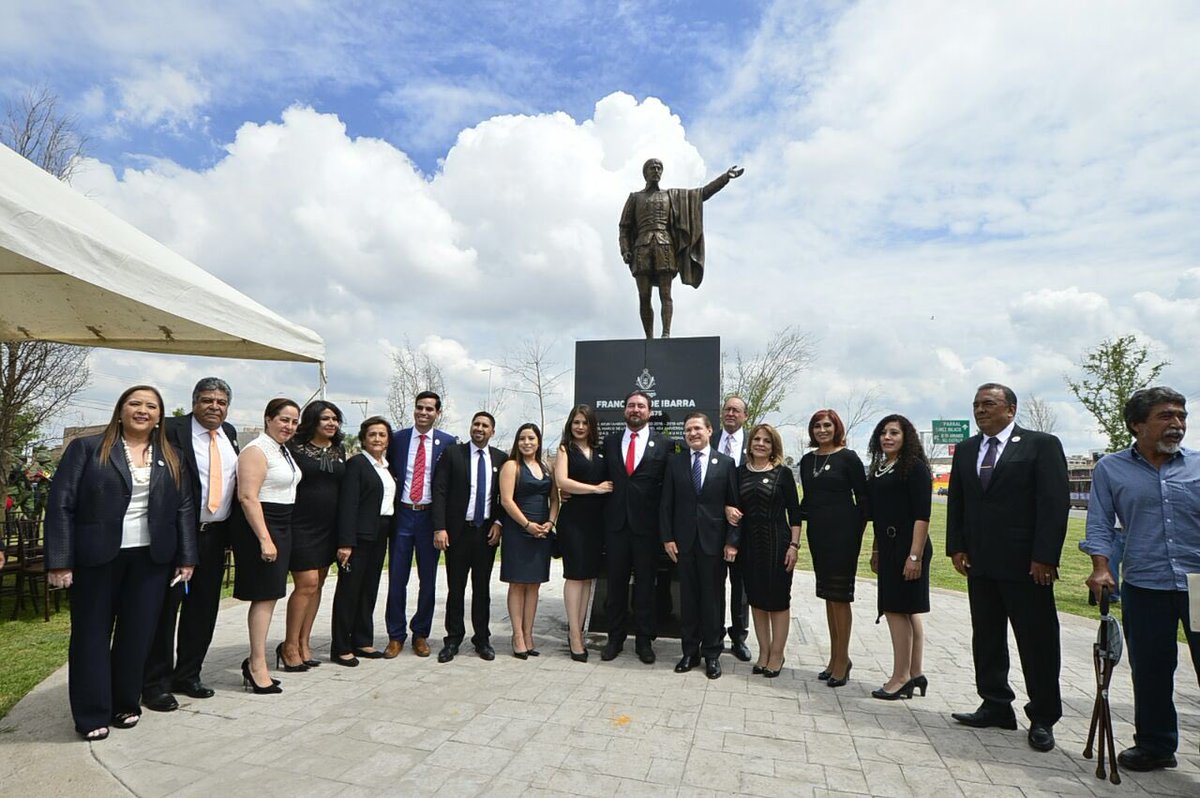 Con motivo del 455 Aniversario de la ciudad de Durango, realizamos guardia de honor y ofrenda floral en el Monumento al Capitan Franciso de Ibarra, fundador de la Villa de Durango en 1563. #Durango455.