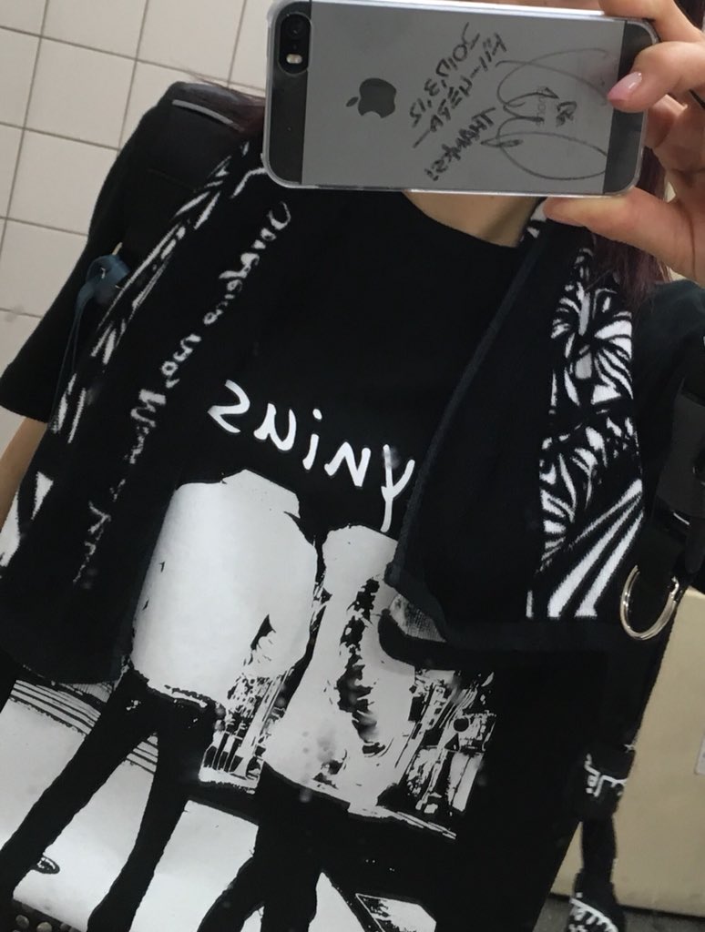 nov6986's tweet photo. 鉛の風船のバンTで行こうと思ったんだよ…でも普段から普通に着てるからこの雨続きでかわかなくってあとのお目当てはバンTないし…タオルもないから(グッズとしてそもそも無い？？)前日手に入れた、ZyniusのバンTにそれ媚びタオルで行っちゃったよ😅

#鉛の風船 
#Suspended4th 
#BackRush https://t.co/yEn6nAxZQX