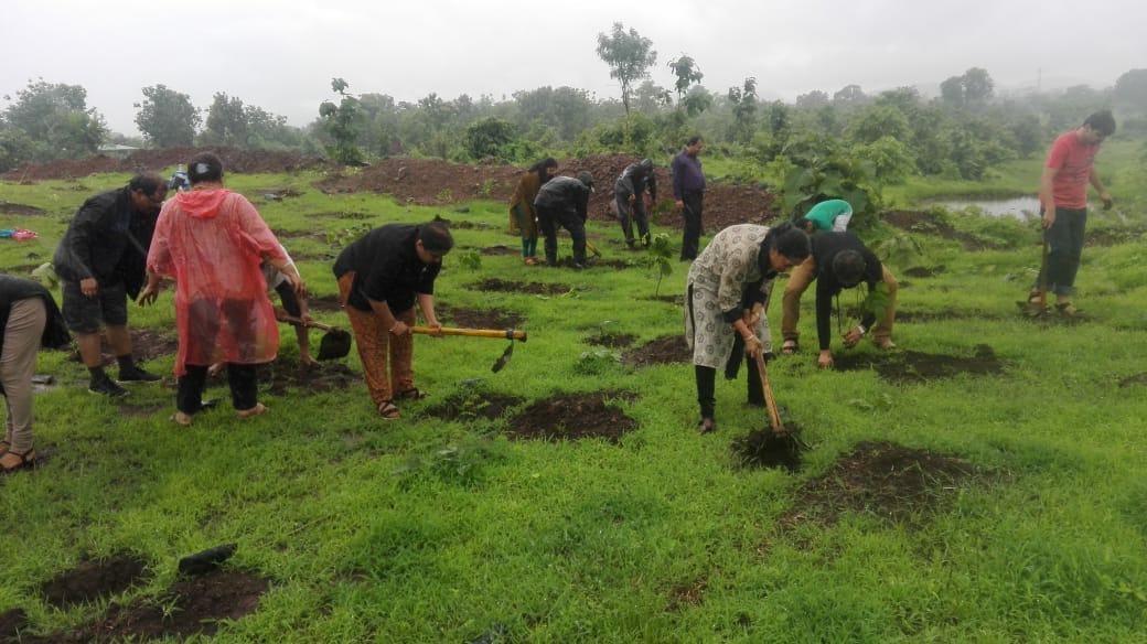 RcdDowntown's tweet photo. Districts tree plantation project flagged off to a wonderful start for Rotary clubs in Dombivli. All the clubs together undertook the herculean task to plant about 5000 saplings and in the phase 1 today we planted over 150 saplings. Eager to go back and get our hands in the mud. https://t.co/AGIhvJotFf