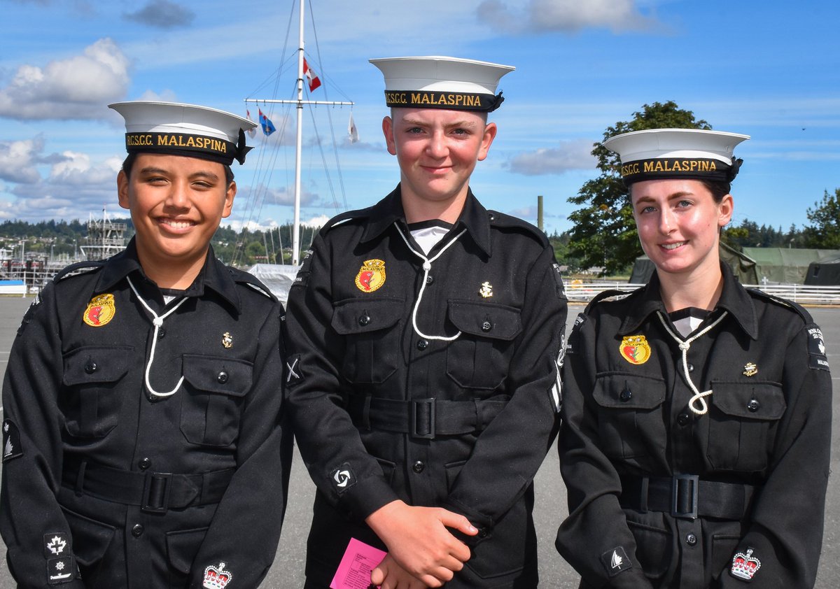 HMCSQuadraCdts's tweet photo. The first of the course cadets have arrived from 64 RCSCC Malaspina in Powel River, BC.
Cdt Gidon Rosypskye - Senior Sail
Cdt Eoin Erickson - Ships Boat Operator
Cdt Emily Little - Intermediate Band

@Peak_Aboo https://t.co/eBk4skoVXT