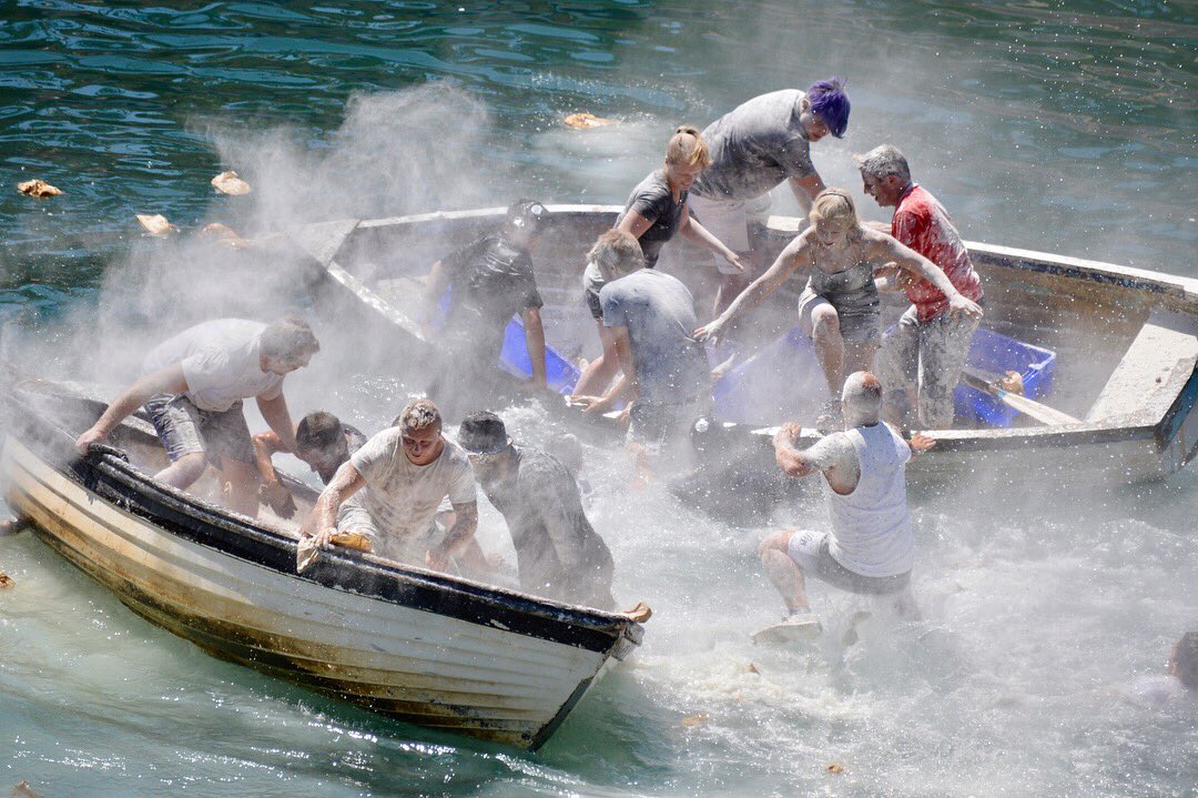 jfathers's tweet photo. A couple from yesterday’s amazing Polperro Water Carnival!
#watercarnival #polperro #cornwall https://t.co/fPRtYRPKPq