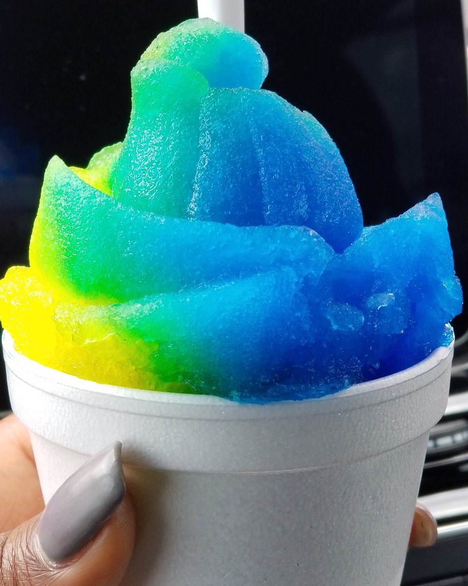 Laurenhoward817's tweet photo. A refreshing after church treat!!
#snowcone #bluecoconut #coconut #pineapple #yummy #refreshing #summer #thirstquencher #TeamHoward https://t.co/TaFwDP0J4F