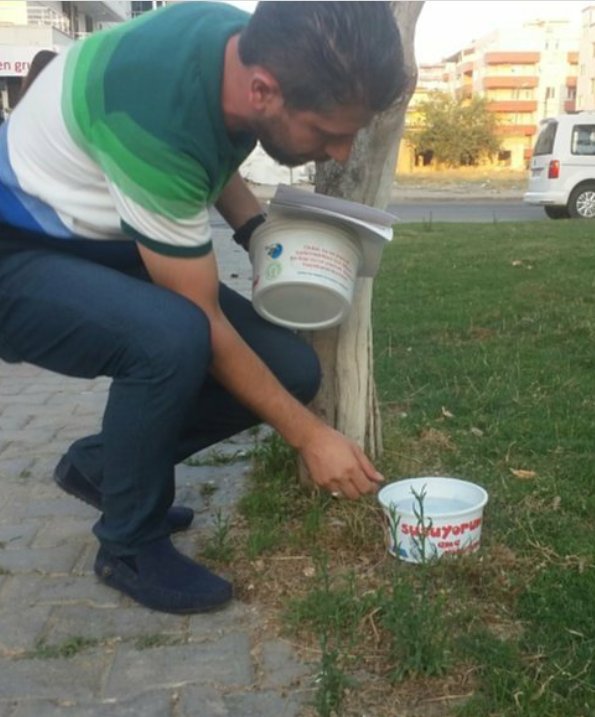 veysimercimekci's tweet photo. Susuyorlar, Konuşanıyorlar...
Bir Kap Su Bırakmak Sizden Birşey Eksiltmez, Ama Bu Sayede Bir Çok Can Kurtarabilirsin.... https://t.co/J0J7dIJu1w