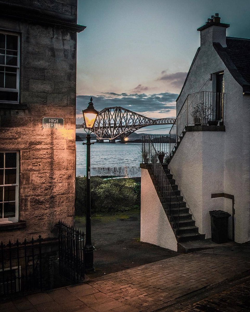 What a great view to end the day with 👌 Who's been here? 🙌 #ScotlandIsNow 📷 Instgram.com/starkpix 📍 South Queensferry, #Edinburgh