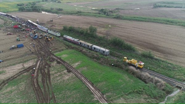 âª#TekirdaÄ #Corlu'da meydana gelen tren kazasÄ±nda 10 kiÅi hayatÄ±nÄ± kaybetti, 73 kiÅi yaralandÄ±â¬
âªð¸â¬