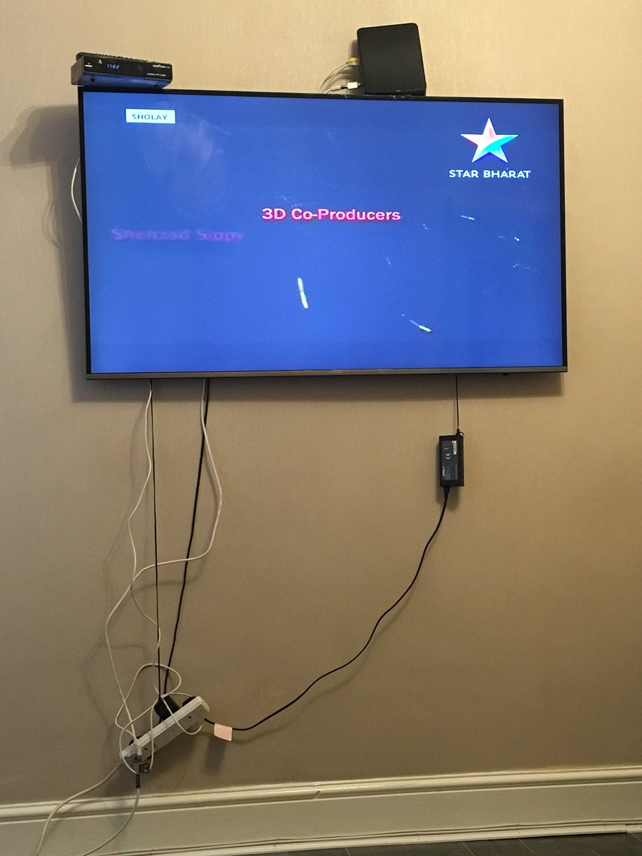 AssadP3C's tweet photo. When your mate thinks heβs a DIY expert... ππ #DIYshocker #CallAnExpert https://t.co/enNomcNxTl