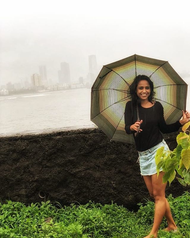 riyas_mojo's tweet photo. Someone said " it's refreshing to see me in daylight and in Bombay !!! π€£π My poor poor mirror feels hurt. .
.
.
.
.
.
. .
.
.
.
.
#mumbai #mumbairains #maximumcity #prettypatches #prettybombay https://t.co/zlwpjUJBdr https://t.co/9N3RquyiIe