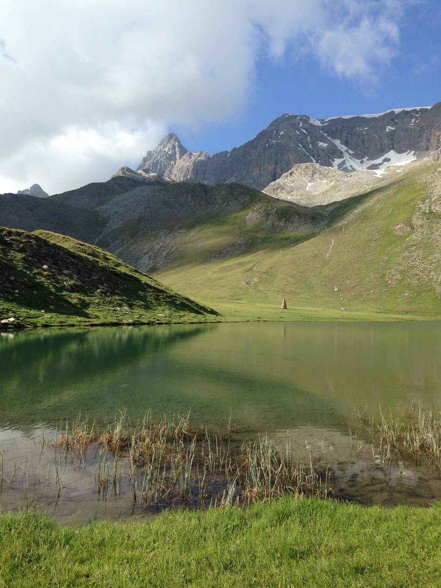 michelmaffesoli's tweet photo. (vs) le subjectivisme du modernisme, dominant et dévastant,à loisir,la nature,le "trajet anthropologique" de #gilbertdurand, pensant l'individu et le le groupe en fonction des intimations objectives:instincts, corps, nature. Réversibilité de l'environnement social et naturel🌿 https://t.co/6itcTnWLB1