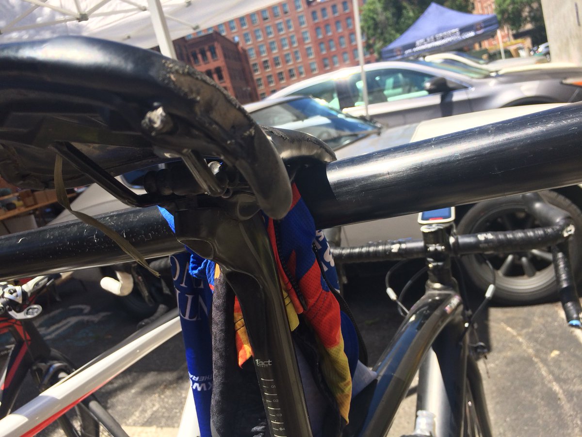 TheSkimeister's tweet photo. Shoe City wasn’t terribly kind to me today. Been a long time coming, but I have finally lost skin to a bike race. #critlyfe @ShoeCityProCirc https://t.co/51hchzCiDc