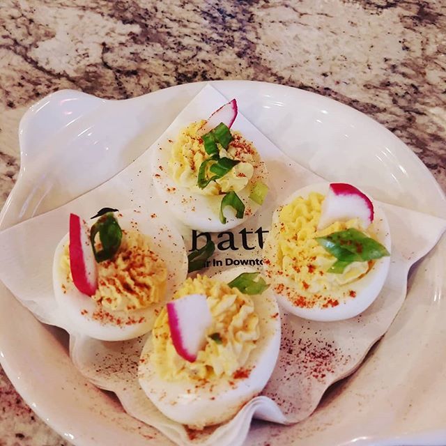 MsDvPhilly's tweet image. Everyone is serving deviled eggs this summer... #2stop #MsDvPhilly #wegetaround #downtown #OKC #fancyeggs #Philly #midwestliving #Saturdaychill #itsbreezy #outnabout #ieat #icook #newplaces #boogynights #drinxondeck #LETSGO ift.tt/2zliJRE