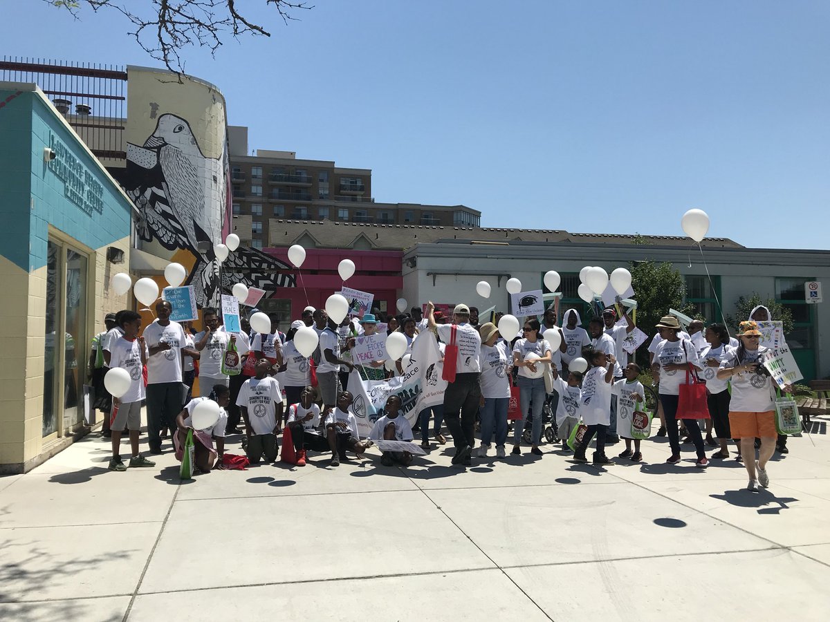 Ccrprbailey's tweet photo. #LHN.cwalkhp is about to start. This event honours those who have lost their lives through gun violence. PEACE #tps32division #TCHC #safecity_TO #CommunityEngagement #communitypolicing #communitysafety https://t.co/Ob5DwFlwhU