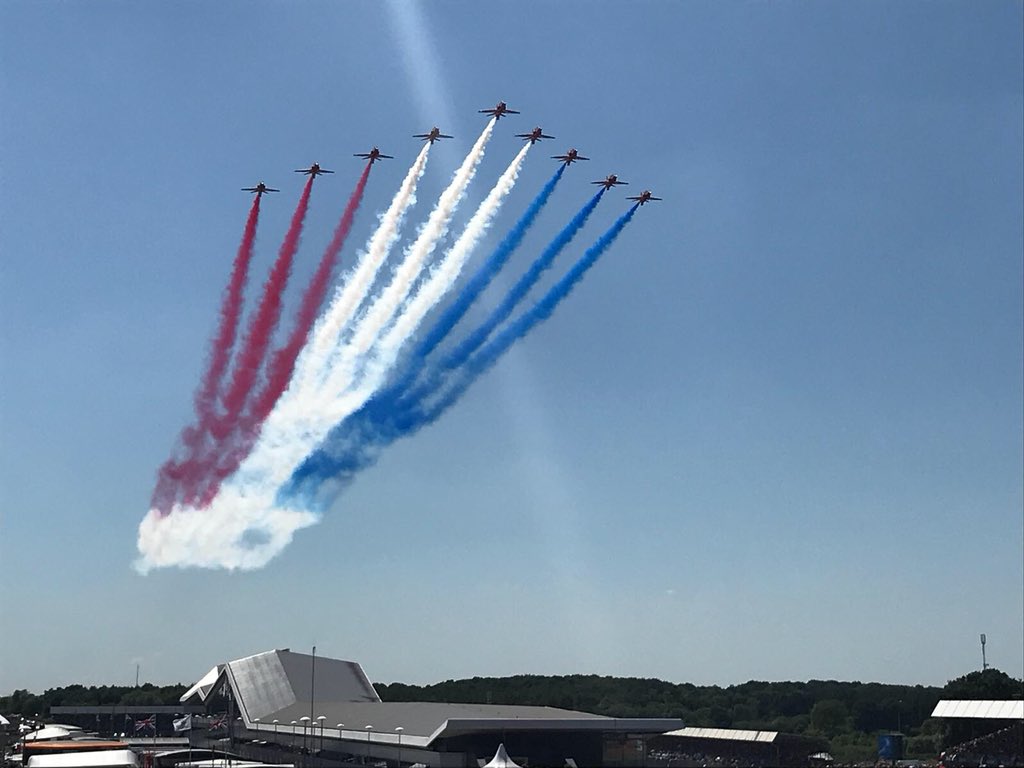 rossharrison81's tweet photo. @RAFRed1 Silverstone #smokeongo https://t.co/eL8lOZdB1V