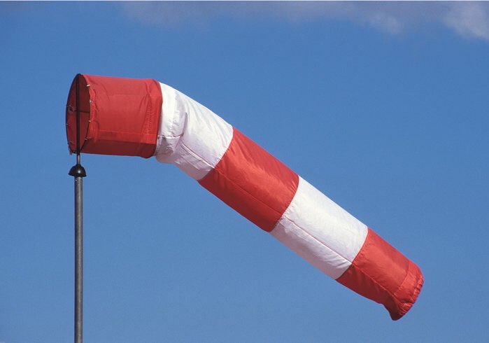 controladores's tweet image. Los aviones aterrizan y despegan contra el viento, por eso, diseñar un aeropuerto requiere un estudio de los vientos predominantes de la zona durante varios años, y así orientar las pistas de la manera más eficaz
(Abrimos hilo de CONFIGURACIONES)