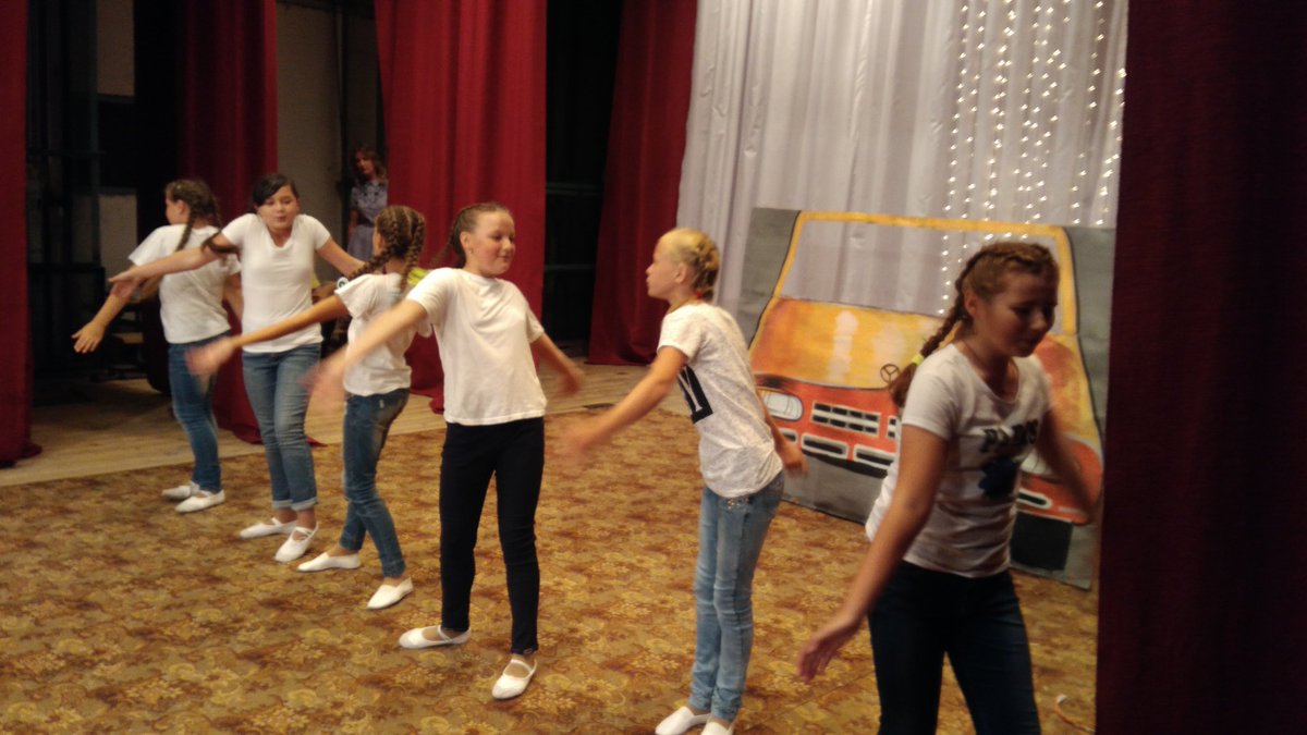 В Хромцовском доме культуры состоялся концерт "Под покровом Петра и Февронии", посвященный Дню семьи, любви и верности