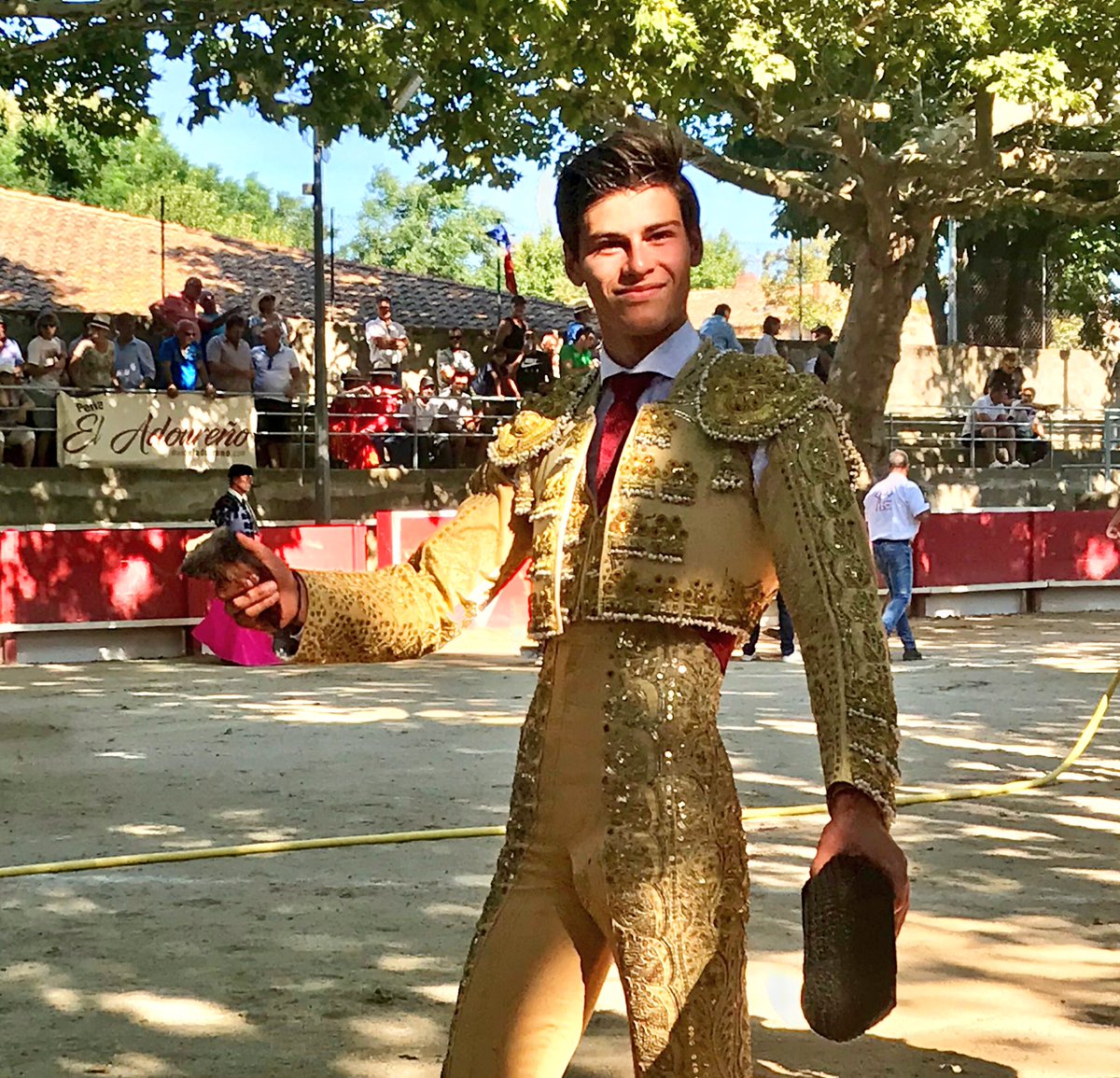 Tarascon (Bouches-du-Rhône) FRA esta tarde Novillos de Piedras Rojas y Las Dos Hermanas 2º vuelta para El <a href="/adoureno/">Info El Adoureño</a> oreja/oreja El <a href="/RafiRaucoule/">Rafi Raucoule "El Rafi"</a> oreja/silencio y Vincent Pérez silencio/silencio <a href="/portaltaurino/">Portal Taurino</a>