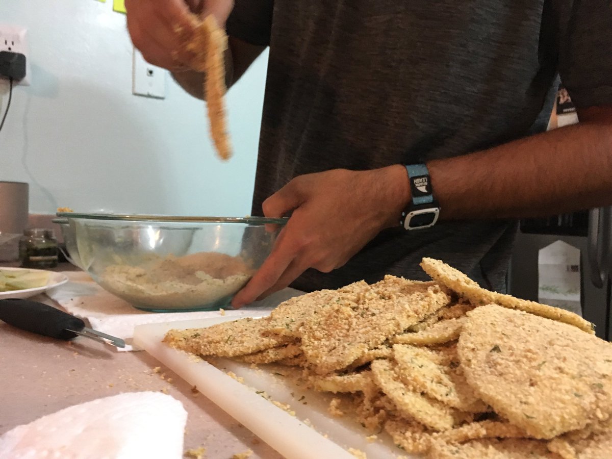 _WeatherStove's tweet photo. When Big Mike is in town, it’s a good time in the kitchen. #SinatraSunday https://t.co/t2va2mvOAE