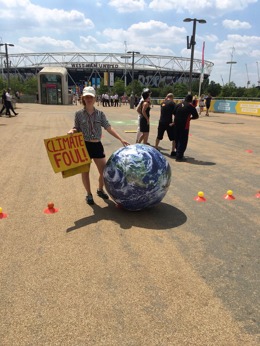 divestislington's tweet photo. We had lots of fun with @divestlondon and others today, defeating Team @Shell in an epic #makethefuture dodgeball game! #divest #ShellPlaysDirty #ClimateAction https://t.co/xxsuJDYfxg