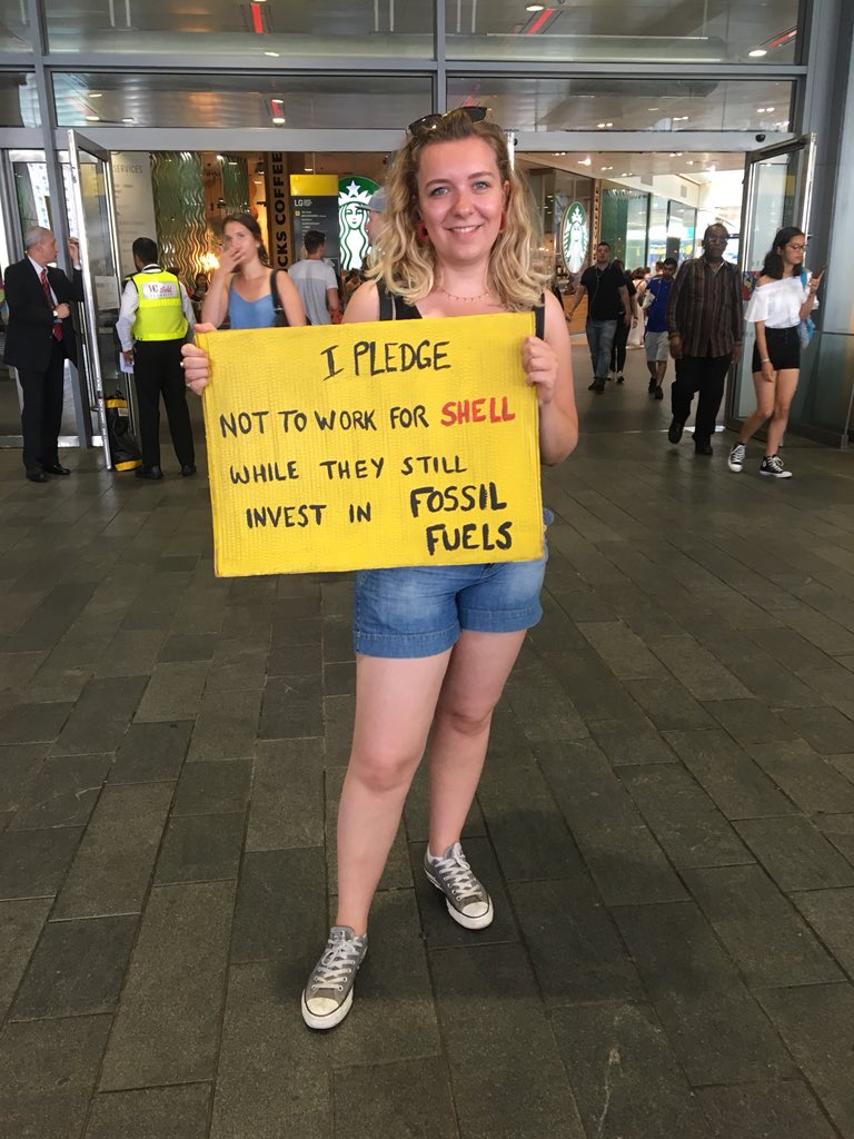 divestislington's tweet photo. We had lots of fun with @divestlondon and others today, defeating Team @Shell in an epic #makethefuture dodgeball game! #divest #ShellPlaysDirty #ClimateAction https://t.co/xxsuJDYfxg