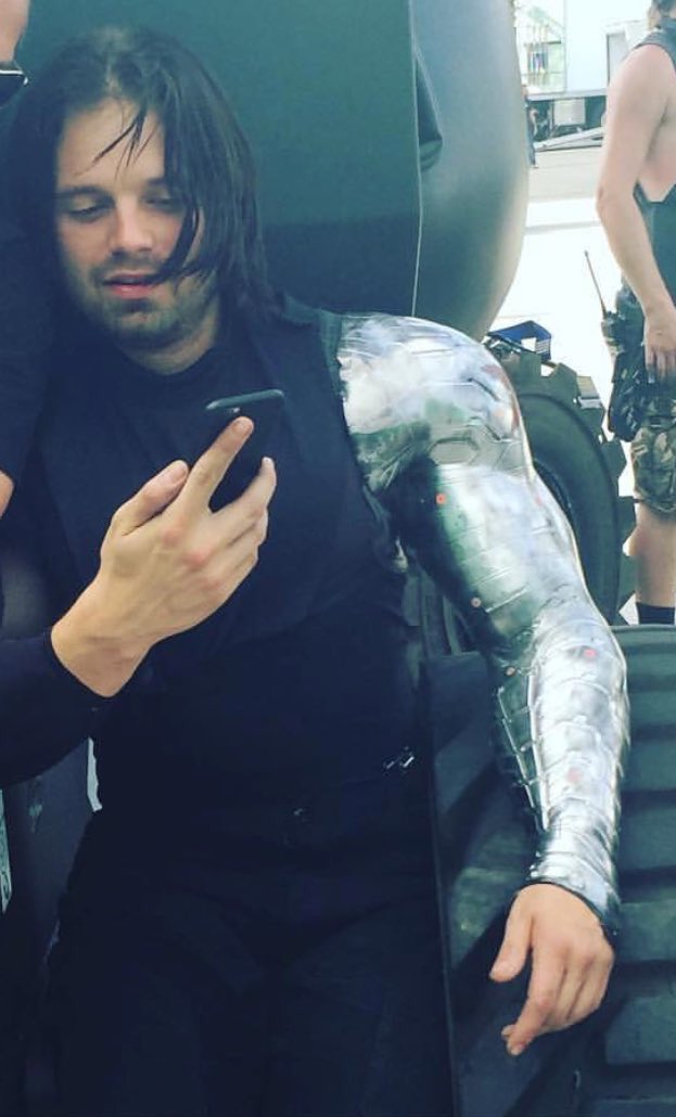 sgtwinterwolf's tweet image. His H A I R and the A R M