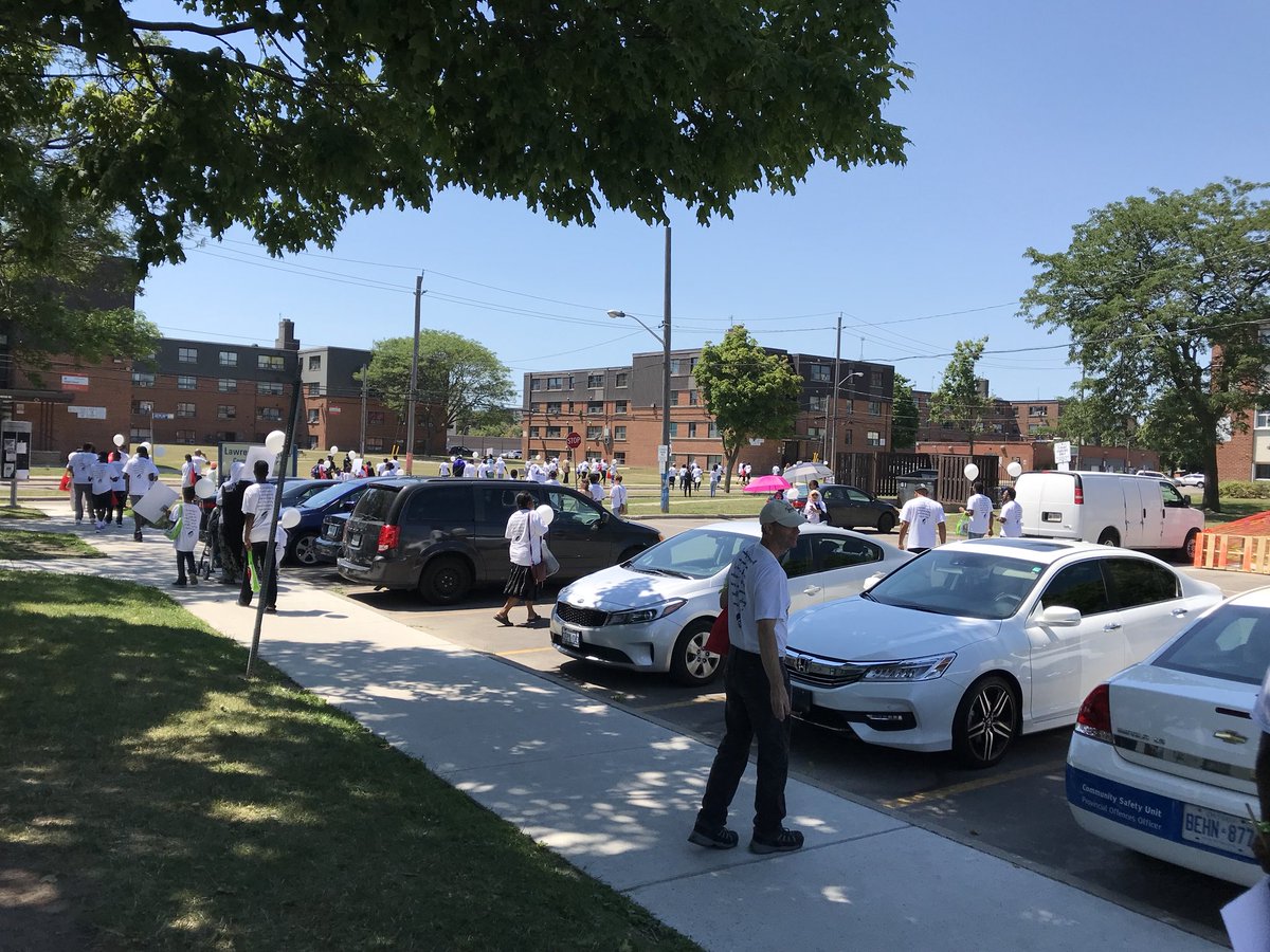 Ccrprbailey's tweet photo. Lawrence Heights Community Walk of hope for peace just started. This event honours those who have lost their lives through gun violence. PEACE #tps32division #TCHC #safecity_TO #CommunityEngagement #communitypolicing #communitysafety https://t.co/Y0ftoqV3y5