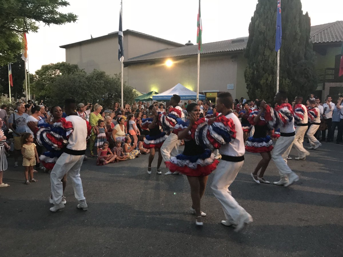 ALouisMars's tweet photo. Festival international de Folklore à Château-Gombert: Un grand merci à tous les bénévoles, les artistes et au Roudelet @felibren pour cette soirée d'ouverture chaleureuse sous le signe de la découverte des folklores et du voyage. #FIFCG https://t.co/LPNRUXkrWw