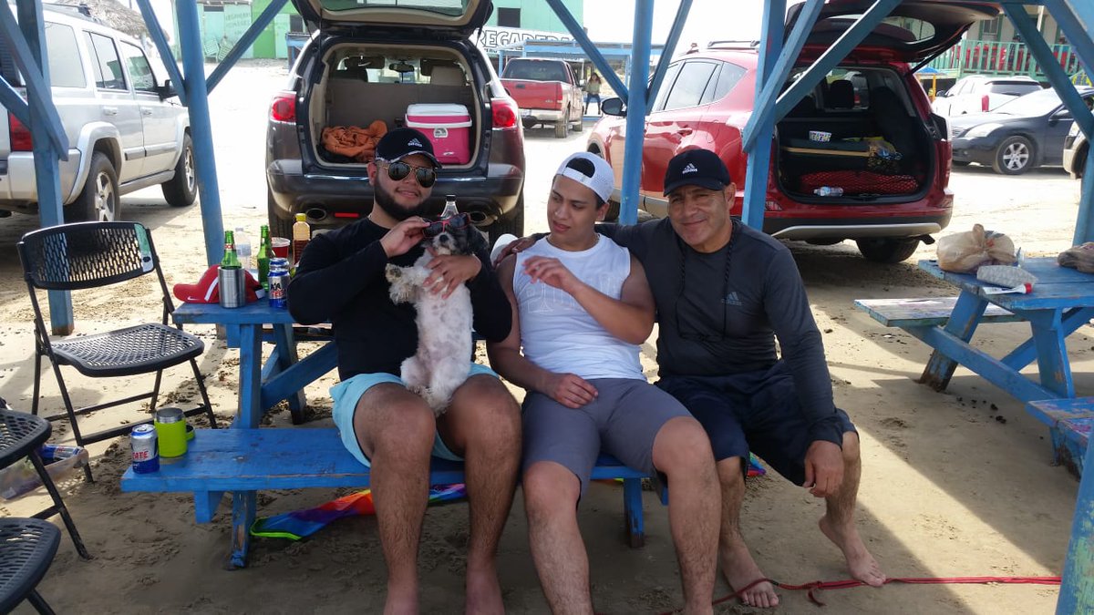 Mario_Garcia10's tweet photo. Playa con Max 🐶☀️🌊 https://t.co/afP9DlUeyO