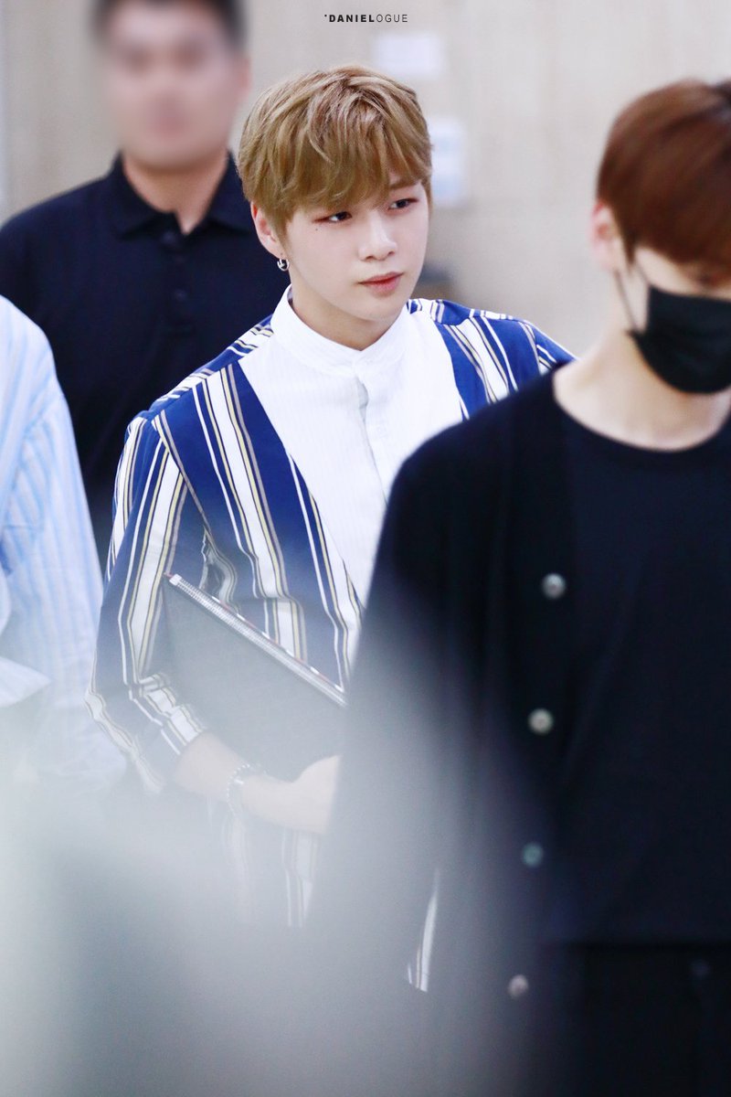 danielogue1210's tweet photo. 180708 김공 입국 🔖
https://t.co/q5288Px66i
https://t.co/VLbKsZJ0zU
https://t.co/iMiJQiIO3y
#강다니엘 #KangDaniel #DaniK https://t.co/f4SV1nUKAX