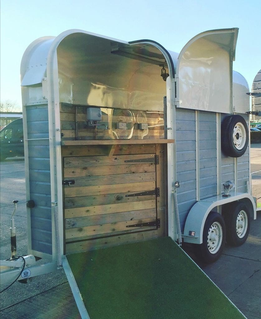 AP HORSEBOXES tweet media