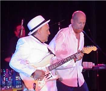 biscuitbluessf's tweet image. Ron Thompson has shared the same stage with many musicians - one of whom is famous actor and philanthropist #BruceWillis!
🎶🎥🎤 
  #ronthompson #blues #bluesmusic #rhythmandblues #soul #soulmusic #sf #sanfrancisco #bayarea #baycityblues