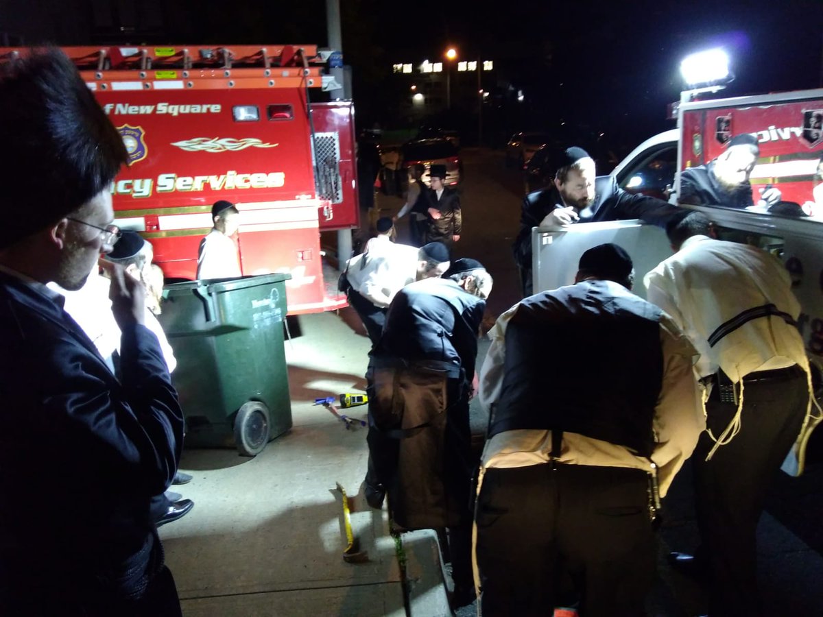 NewSquareESU's tweet photo. PHOTOS: Scene of last night retrieval of a valuable item that fell into a catch-basin. https://t.co/BS0meqGY4B