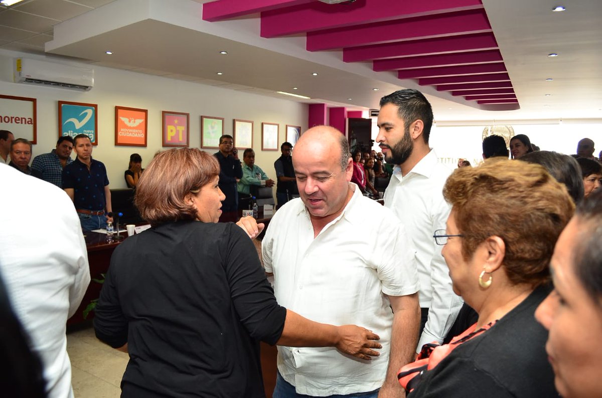 Recibo mi constancia de mayoría este día.
Agradecida con cada uno de los potosinos que han creído en este proyecto, y comprometida a ser la legisladora que esperan, para poder cumplir con cada compromiso que adquirí.

!Muchas Gracias por Pensar En Grande.!💛💛💛