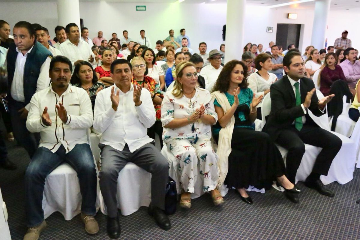 RaulBCCue's tweet photo. Hoy recibí la Constancia como Senador de la República electo, será un gran orgullo servir a los oaxaqueños desde la más alta tribuna de la nación. Seremos una oposición responsable, respetuosa y haremos equipo por México. https://t.co/6wOL3jLisa