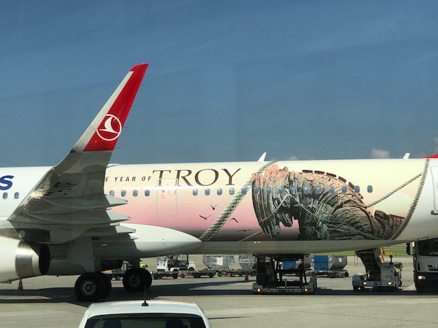 RPI1979's tweet photo. A plane sighted by Ron Yu in Geneva: https://t.co/eYmp91BhG6