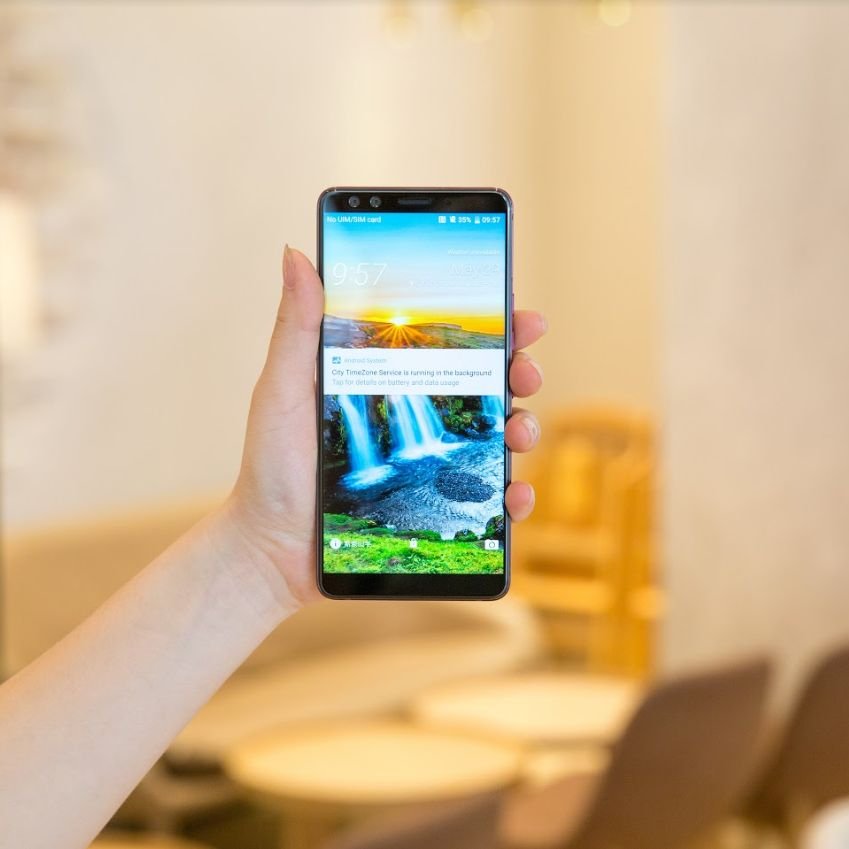 TheGearbest's tweet photo. 📱 HTC U12+ now available in presale! 😲 👍👍 This cutting edge fabulous 6-inch phablet works under latest Snapdragon 845 for ultra-fast performance. Its quad cameras make the best pics and videos you've seen. Get it here: https://t.co/IOkNTgrFG5 https://t.co/YbWRnZ1HoN
