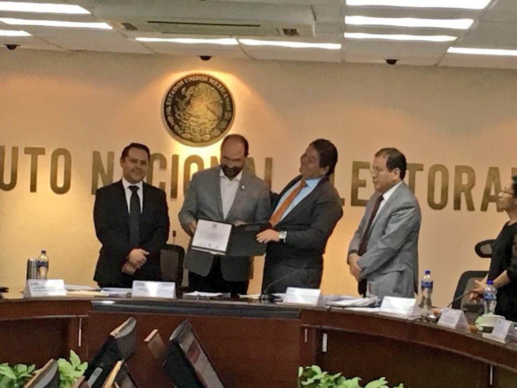 PRD_CDMX's tweet photo. Desde el #PRD estamos seguros que el trabajo de @EmilioAlvarezI será siempre poniendo al #Frente los #DDHH, el trabajo en equipo y la colaboración de la ciudadanía. 

¡Enhorabuena por este cargo! @ahora_mx https://t.co/pLMaP5zBki