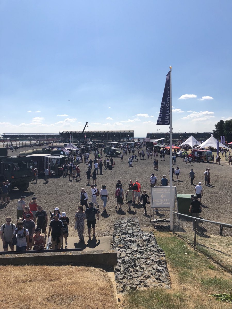 ArmyReading's tweet photo. #fantasticday at @SilverstoneUK watching #formula1 #grandprix #racing #royalarmouredcorps #armyaircorps #royalanglian #royalengineers #reme #paratrooper #pararegt #rlc #royallogisticcorps #royalarmymedicalcorps #rac #ags #adjutantgeneralcorps #theguards #bethebest https://t.co/VDRglhaUkg