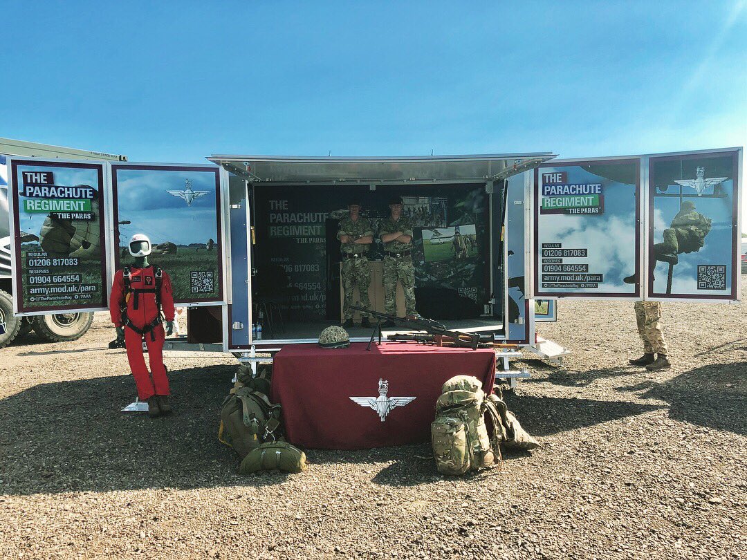 ArmyReading's tweet photo. #fantasticday at @SilverstoneUK watching #formula1 #grandprix #racing #royalarmouredcorps #armyaircorps #royalanglian #royalengineers #reme #paratrooper #pararegt #rlc #royallogisticcorps #royalarmymedicalcorps #rac #ags #adjutantgeneralcorps #theguards #bethebest https://t.co/VDRglhaUkg