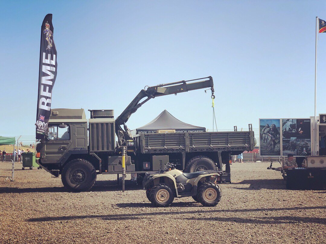 ArmyReading's tweet photo. #fantasticday at @SilverstoneUK watching #formula1 #grandprix #racing #royalarmouredcorps #armyaircorps #royalanglian #royalengineers #reme #paratrooper #pararegt #rlc #royallogisticcorps #royalarmymedicalcorps #rac #ags #adjutantgeneralcorps #theguards #bethebest https://t.co/VDRglhaUkg
