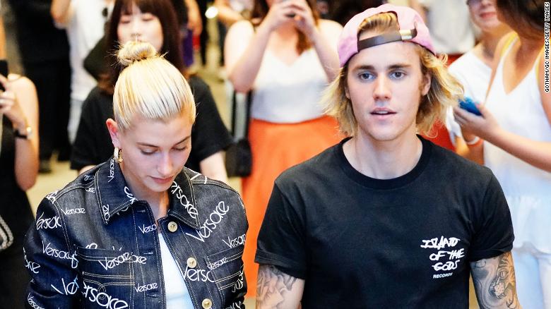 CNNEE's tweet photo. Justin Bieber se comprometió con la modelo Hailey Baldwin. Esto es lo que sabemos https://t.co/YKfwpntfWQ https://t.co/IOuWtSEmns