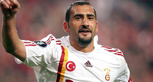 Kazanılan şampiyonluklarda katkın oldukça fazlaydı. Manisaspor'a Van Basten tarzi attığın jeneriklik gol ve rövaşata gollerin hala hafızalarda. Hele bir de barcelona, liverpool deplasmanlarında attigin kritik goller vardı ya Ümit KARAN. Bu taraftar seni de unutmadi🔥🔥🔥🔥