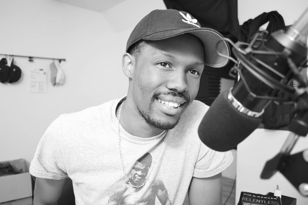 There are times where doubt creeps in and I'm not as strong as I should. But I'm still standing and smiling today! How you ask
Well...🤔🤔🤔
Trust God, do what YOU love, and make a difference. It's really that simple to me. 
💥💥💥
#SalutesToThat #LiveAuthentic