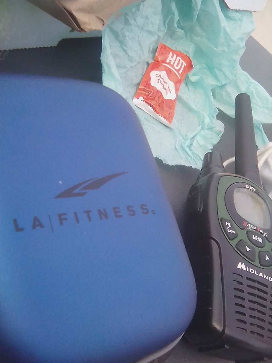 theMarqueta3's tweet photo. d@ poR'poR #tried2 set #uUuU up by #leevn a mini radio w a #gPs • #conduit hidden nside da battery pak @ da trAsh #Artparti / #trAshwars * #tRAshwarz #warx #popPoRty & i successfully retrieved it & removed da enemy plan&contraband & now im mor efficient ion need #pocketz #nohmor https://t.co/NSHxgimRkG