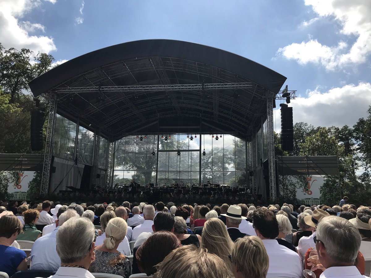 Genoten van het <a href="/hetNNOnu/">Noord Nederlands Orkest</a> tijdens <a href="/Lauswolt/">Lauswolt</a> zomerorkest #traditie