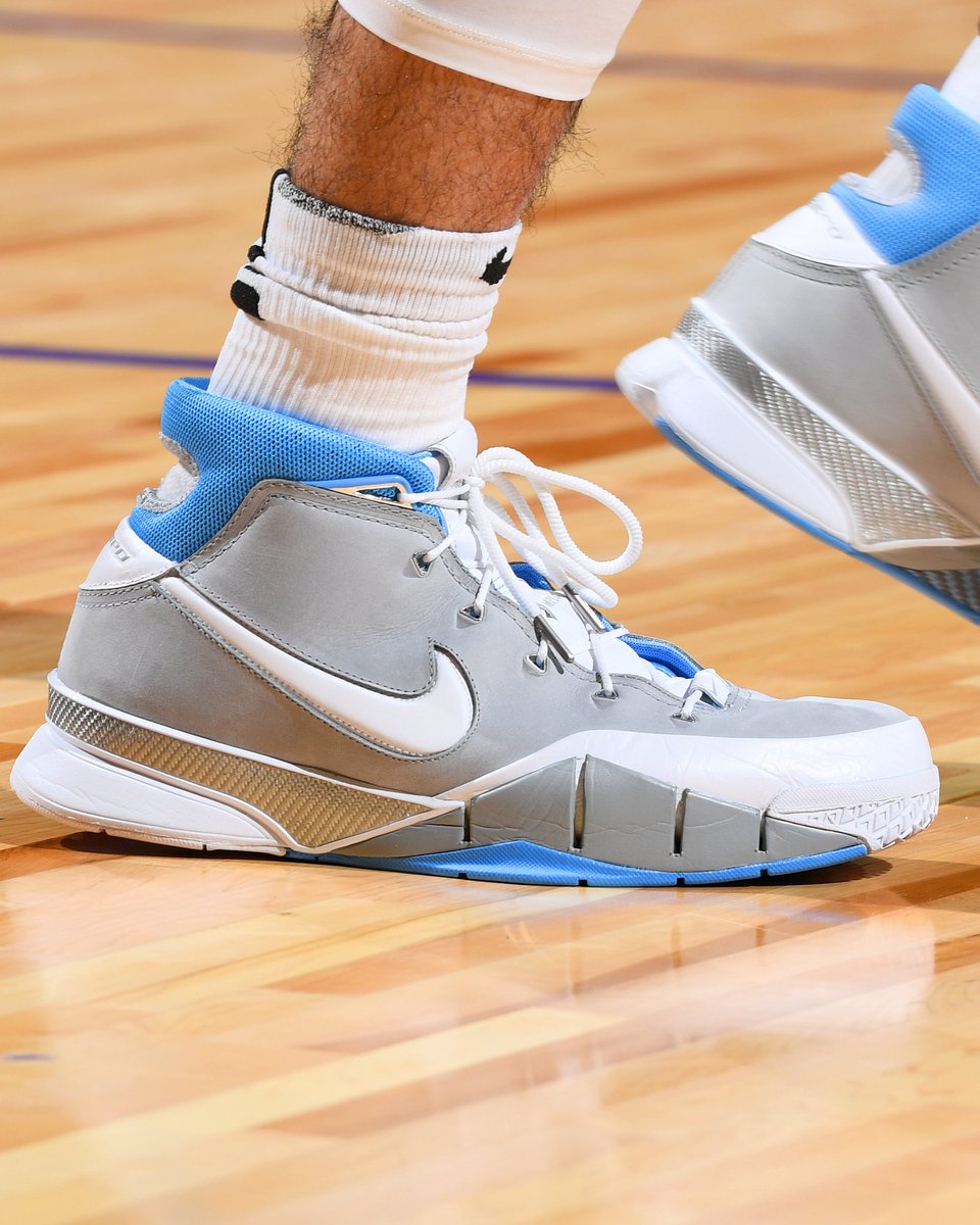kobe 1 mpls on feet
