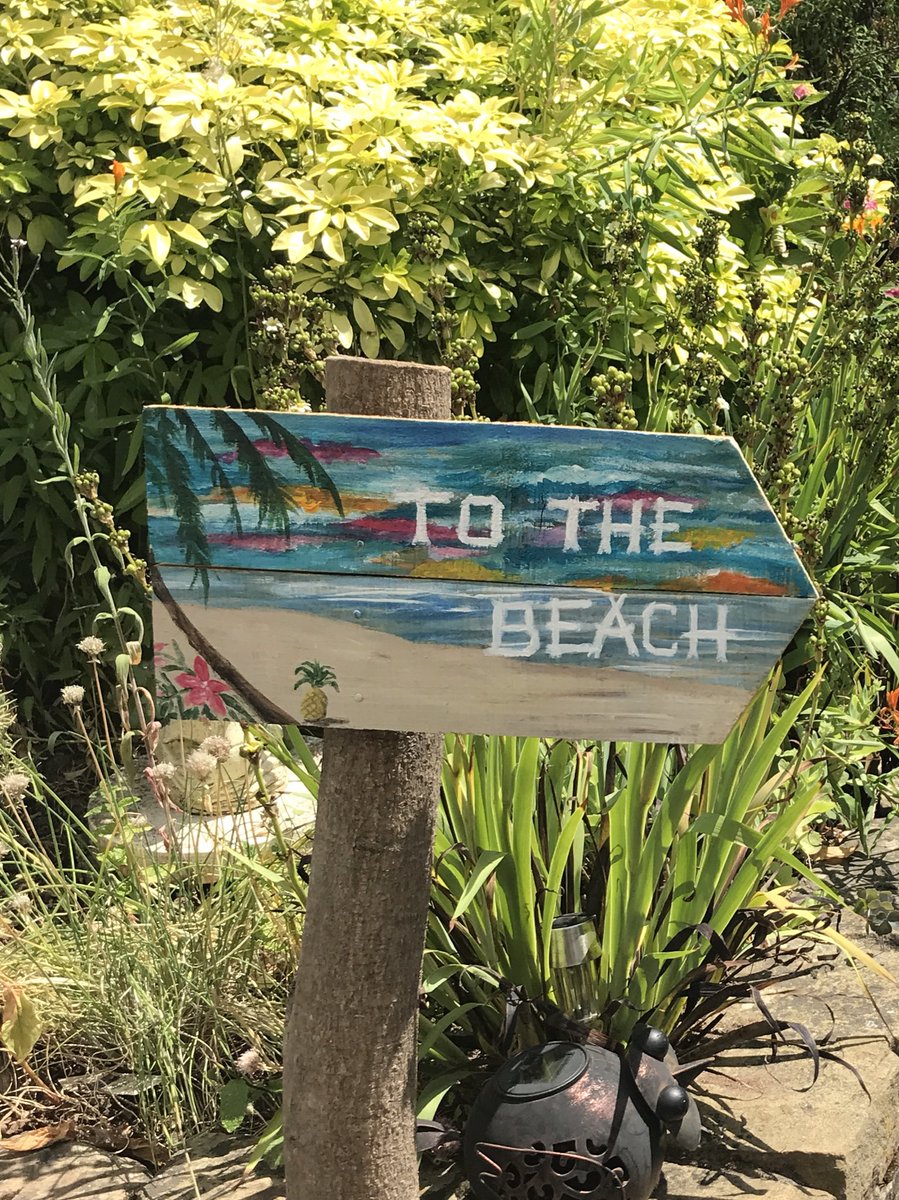 Check out my hand painted Beach sign! Great for this weather 🏖 #beach #beachsign #handmade #handpainted #art #acrylicpainting  #beachlife #sign