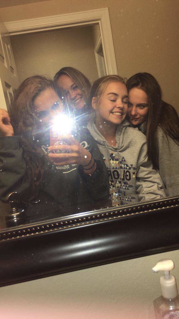 macytyler_'s tweet photo. happy birthday @amberyounge_ !!🤩 party hard today🎉 i love you lots and can’t wait to make more mems w/ you!💞💞 https://t.co/svd0arATXf